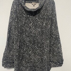 Women's Black and White Patterned Sweatshirt